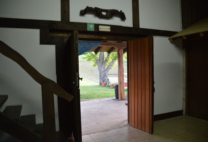 Alarpe Aterpetxea   Hostel