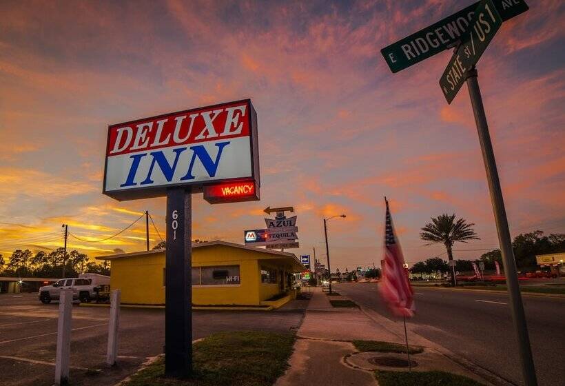 فندق على الطريق Deluxe Inn