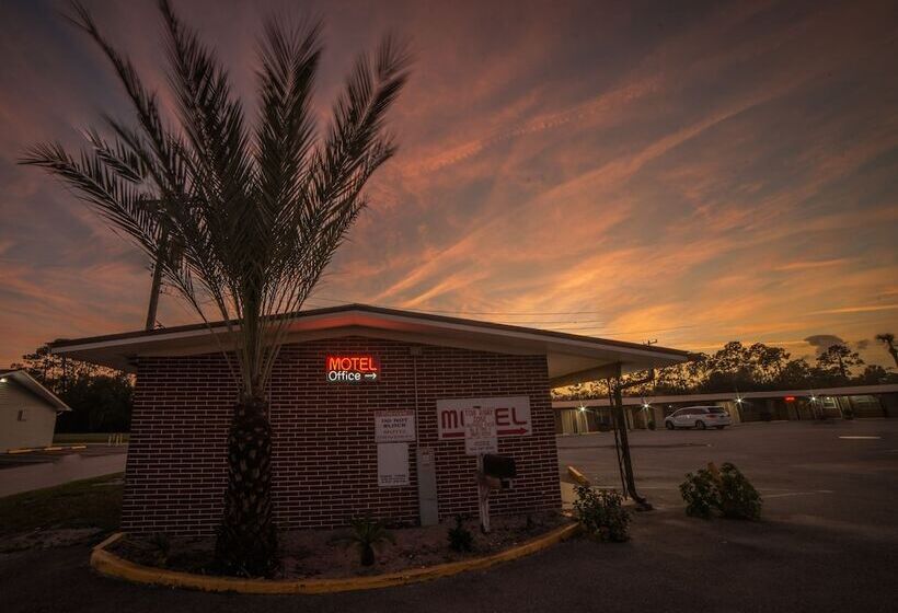 فندق على الطريق Deluxe Inn