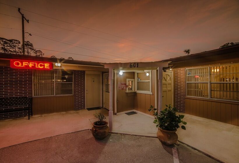 فندق على الطريق Deluxe Inn