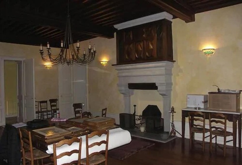 פנסיון Chateau Du Donjon