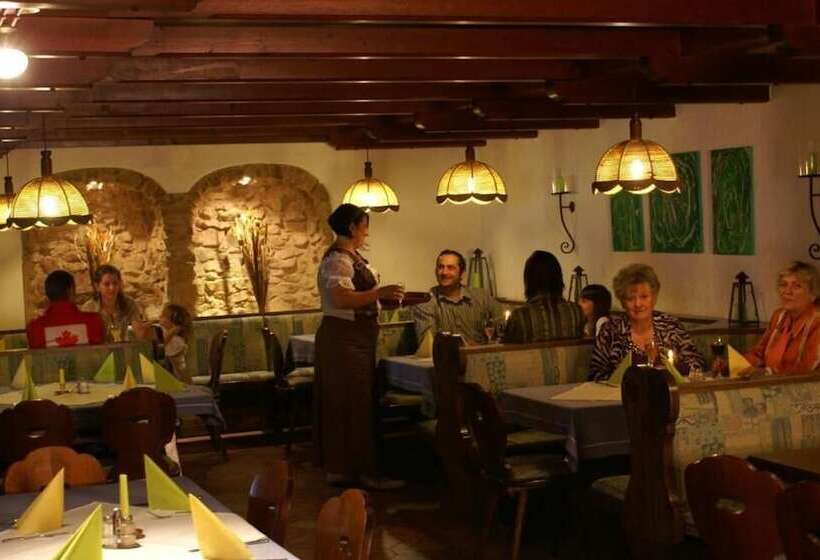 ペンション Landgasthof Zur Schwärzenburg Familie Zwicknagl