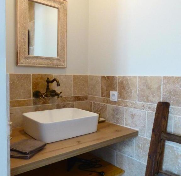 פנסיון La Fontaine De Rocoule