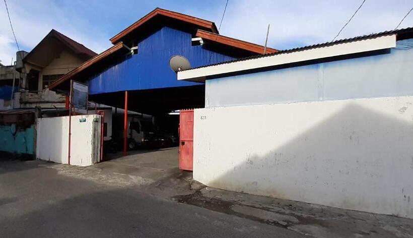 Отель Oyo 3414 Gurita Residence Syariah