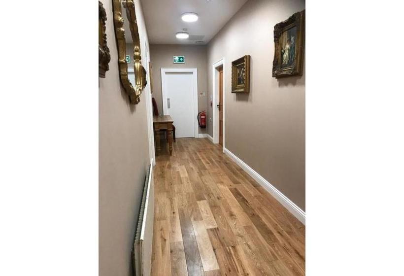 Отель The Linen House