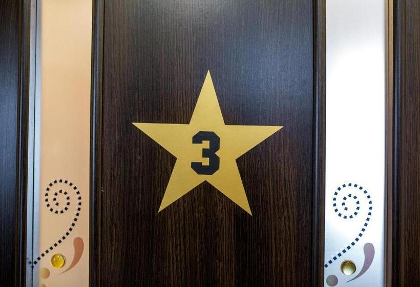 هاستل Hollywood