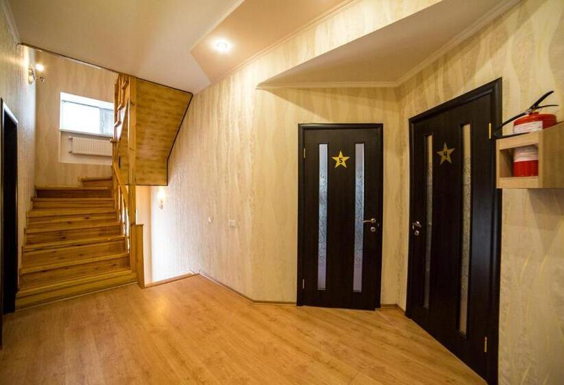 هاستل Hollywood