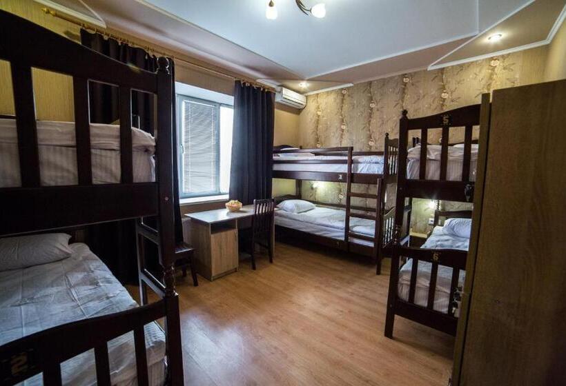 هاستل Hollywood