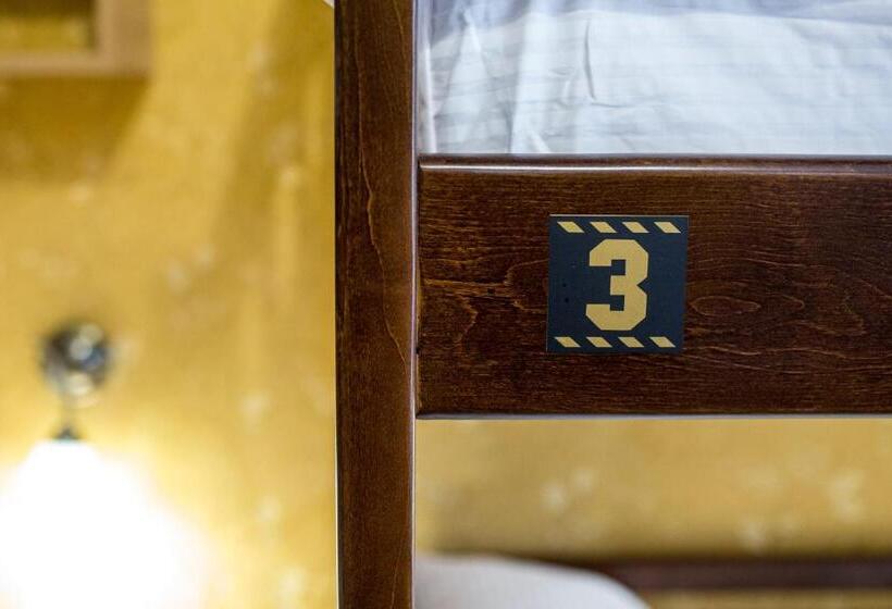 هاستل Hollywood