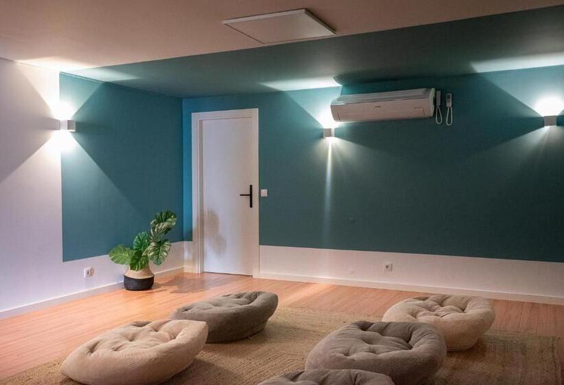 هاستل The Salty Pelican Yoga & Surf Retreat