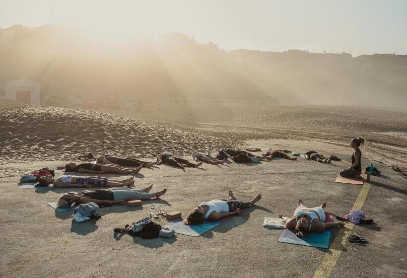 هاستل The Salty Pelican Yoga & Surf Retreat