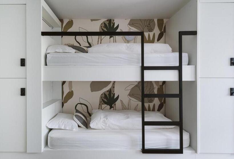 هاستل The Salty Pelican Yoga & Surf Retreat