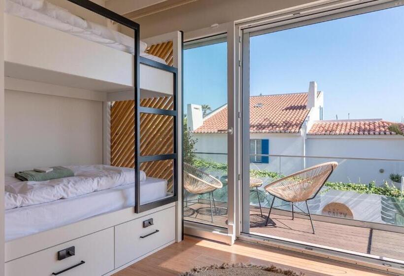 هاستل The Salty Pelican Yoga & Surf Retreat