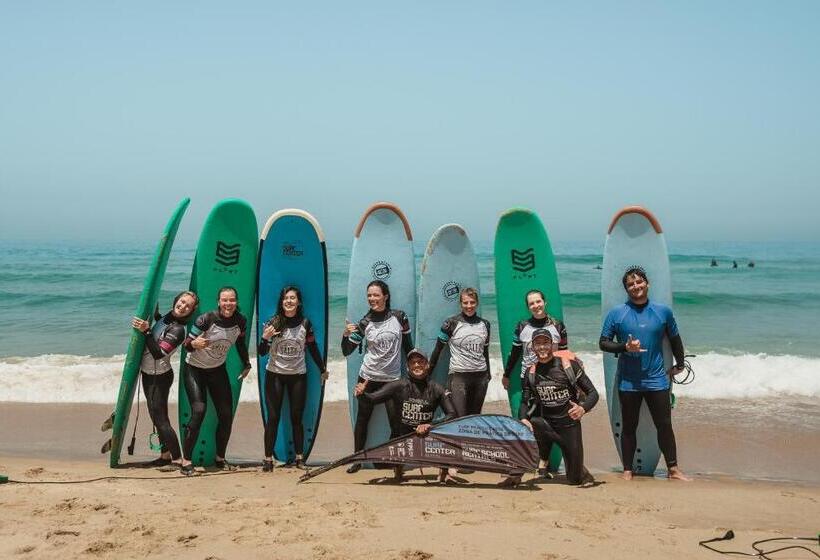 هاستل The Salty Pelican Yoga & Surf Retreat