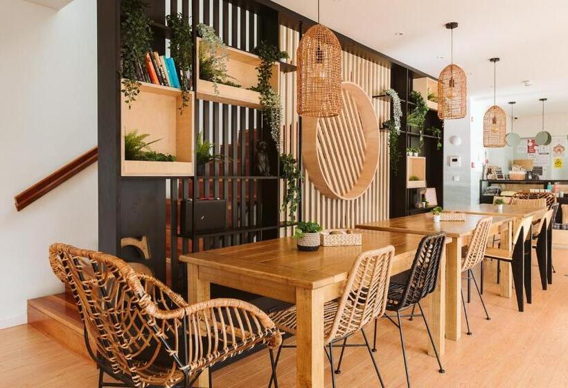 هاستل The Salty Pelican Yoga & Surf Retreat