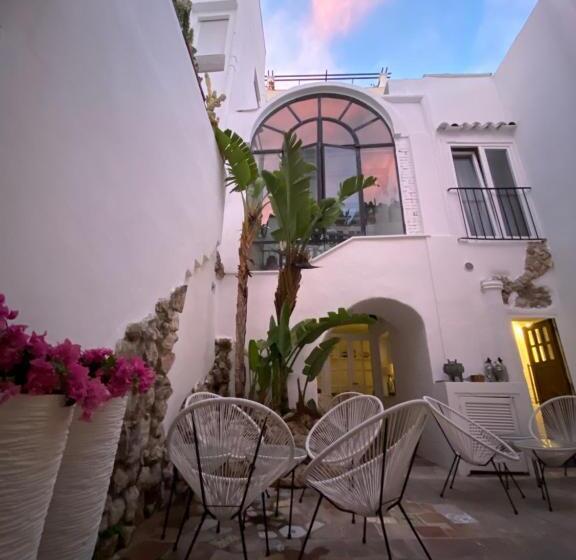 تختخواب و صبحانه Suites Edivino Design Capri
