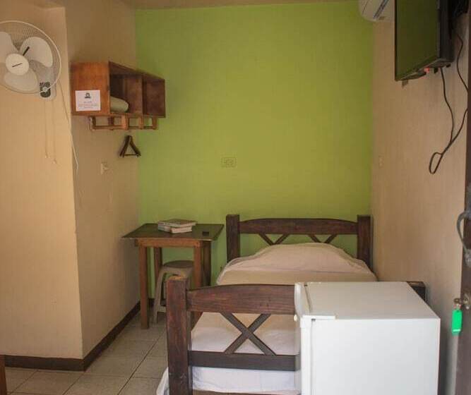 فندق Cabinas Bachelor