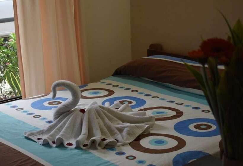 فندق Cabinas Bachelor