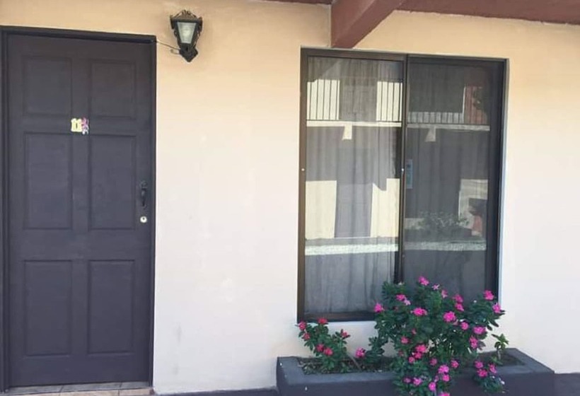 فندق Cabinas Bachelor