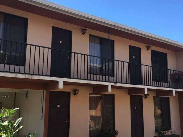 فندق Cabinas Bachelor