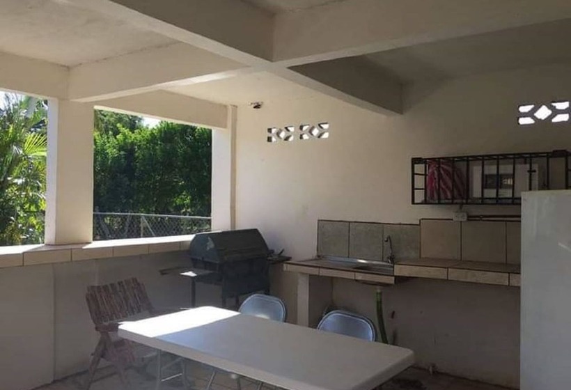 فندق Cabinas Bachelor