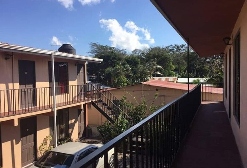 فندق Cabinas Bachelor