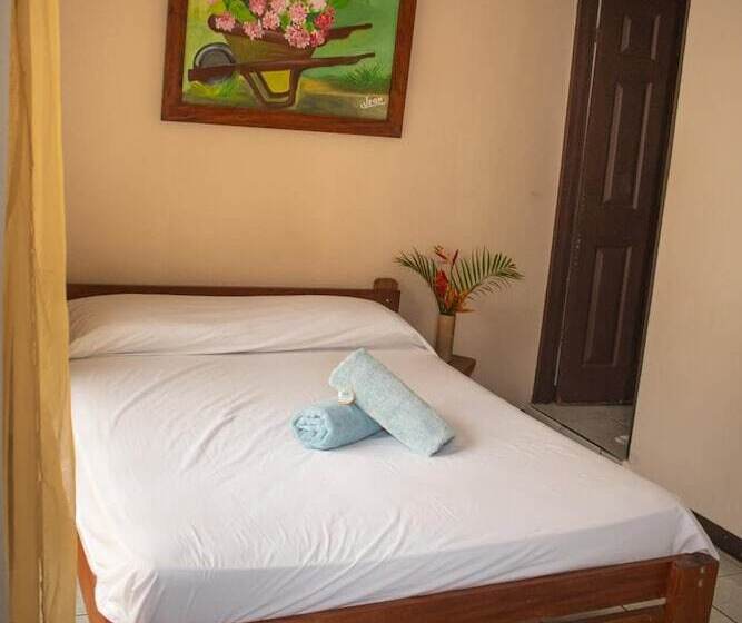 فندق Cabinas Bachelor