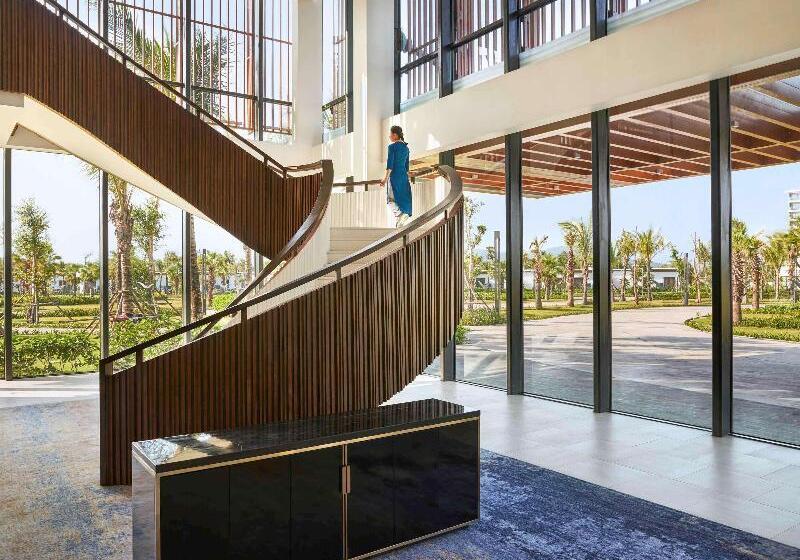 هتل Mövenpick Resort Waverly Phu Quoc