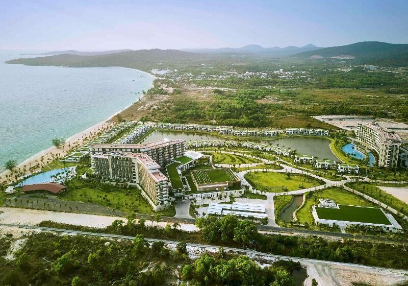 هتل Mövenpick Resort Waverly Phu Quoc