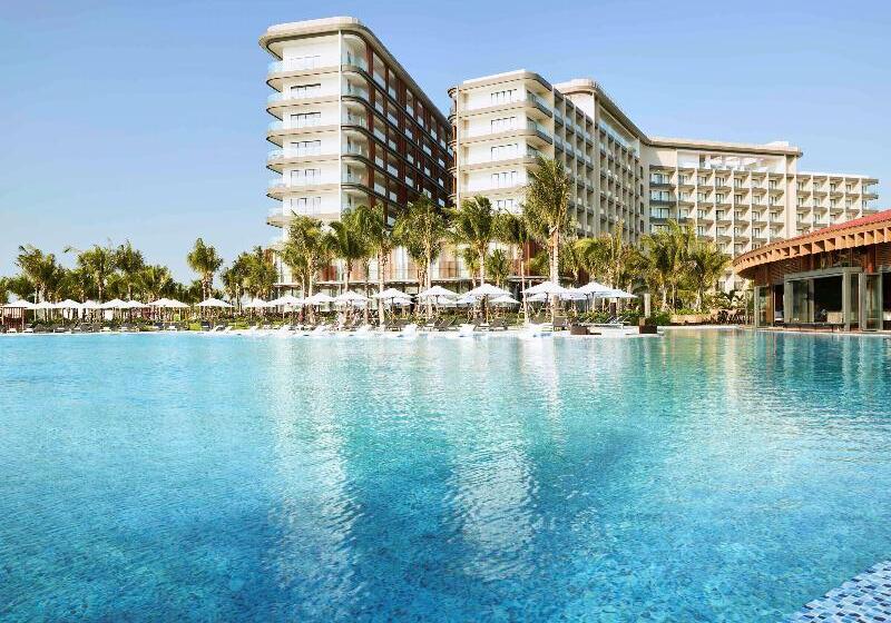 هتل Mövenpick Resort Waverly Phu Quoc