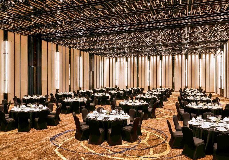 هتل Mövenpick Resort Waverly Phu Quoc