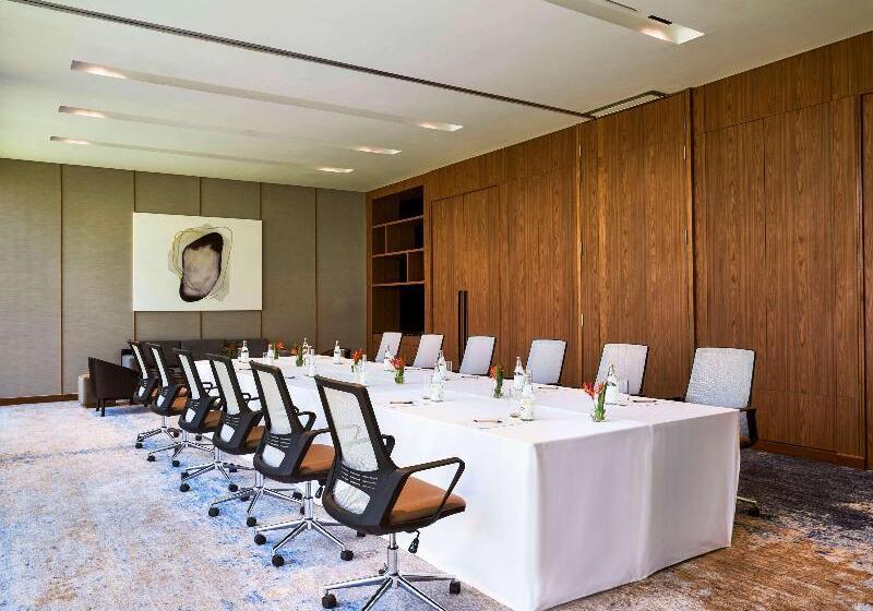 هتل Mövenpick Resort Waverly Phu Quoc