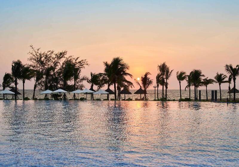 هتل Mövenpick Resort Waverly Phu Quoc