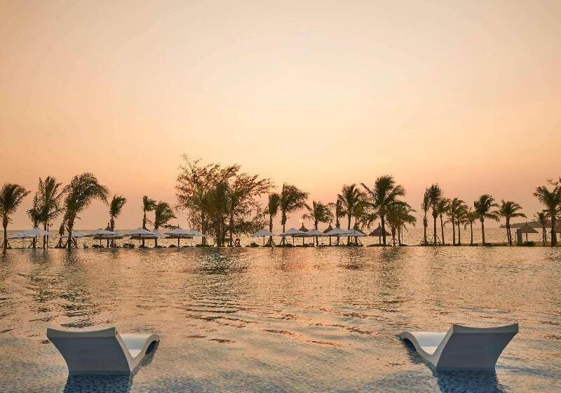 هتل Mövenpick Resort Waverly Phu Quoc