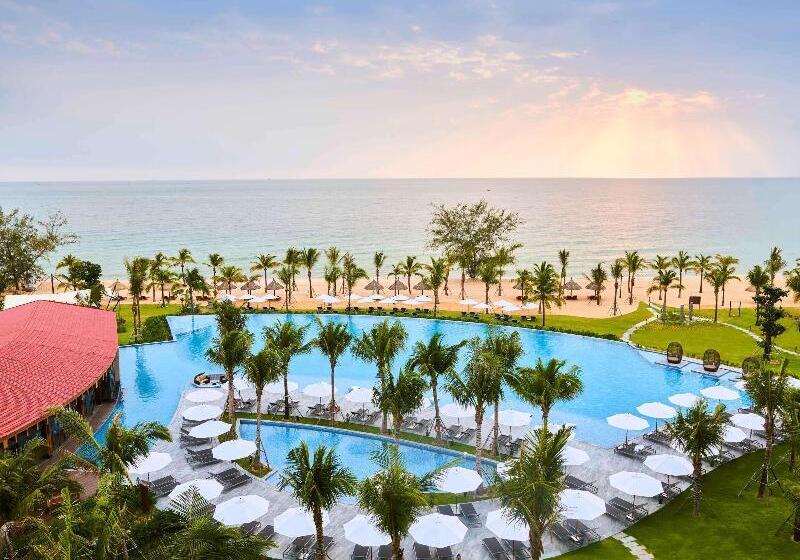 هتل Mövenpick Resort Waverly Phu Quoc