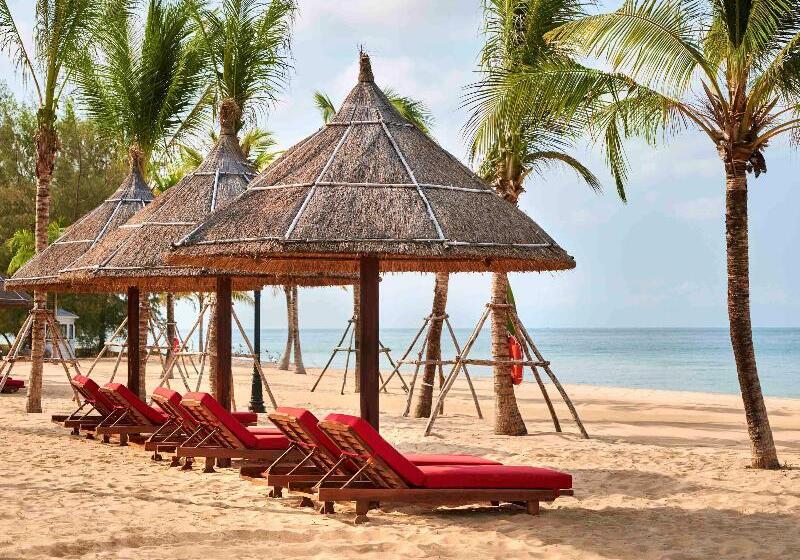 هتل Mövenpick Resort Waverly Phu Quoc