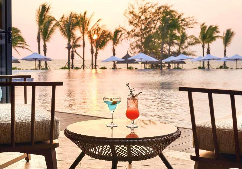 هتل Mövenpick Resort Waverly Phu Quoc