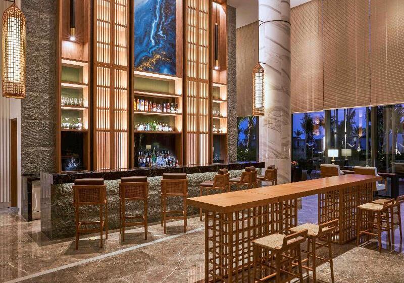 هتل Mövenpick Resort Waverly Phu Quoc