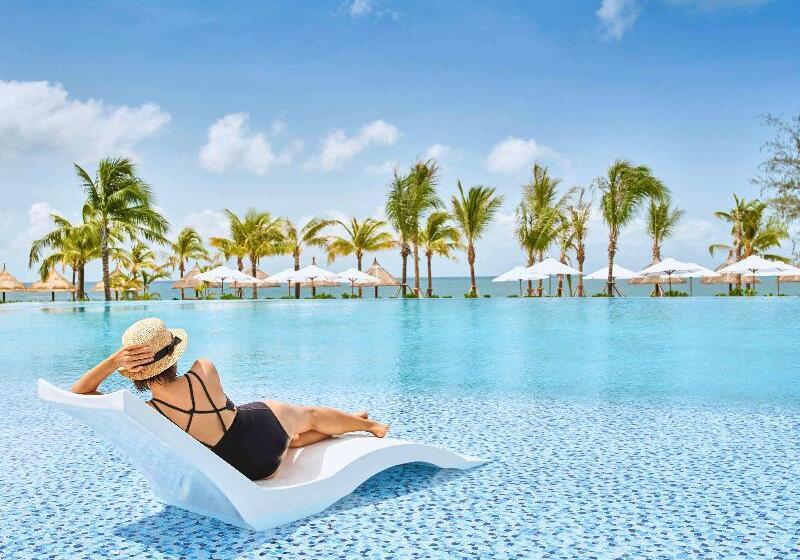 هتل Mövenpick Resort Waverly Phu Quoc