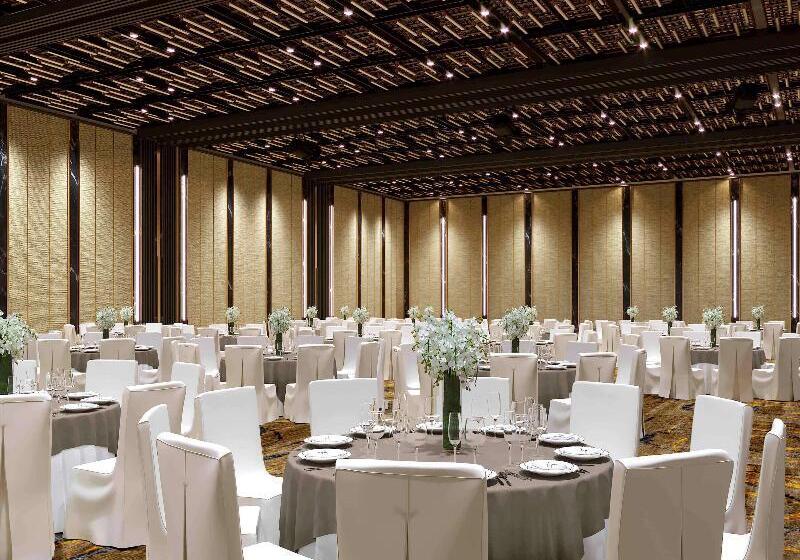 هتل Mövenpick Resort Waverly Phu Quoc