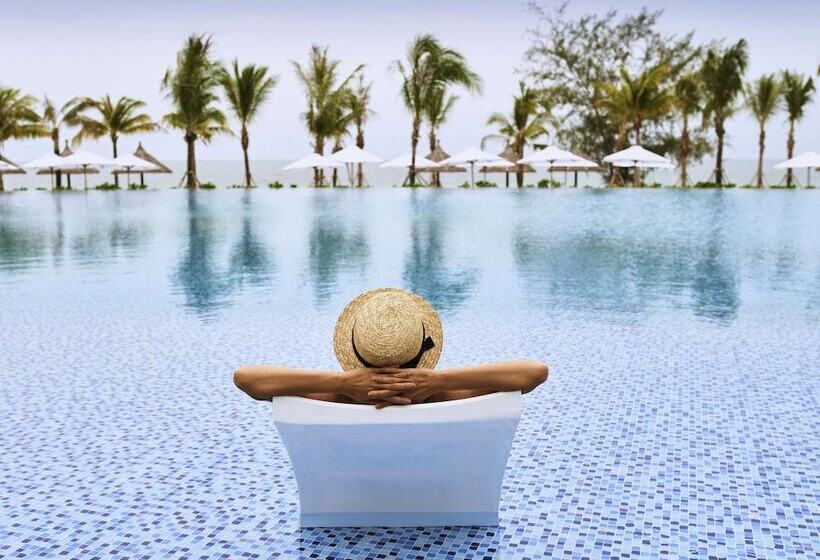 هتل Mövenpick Resort Waverly Phu Quoc