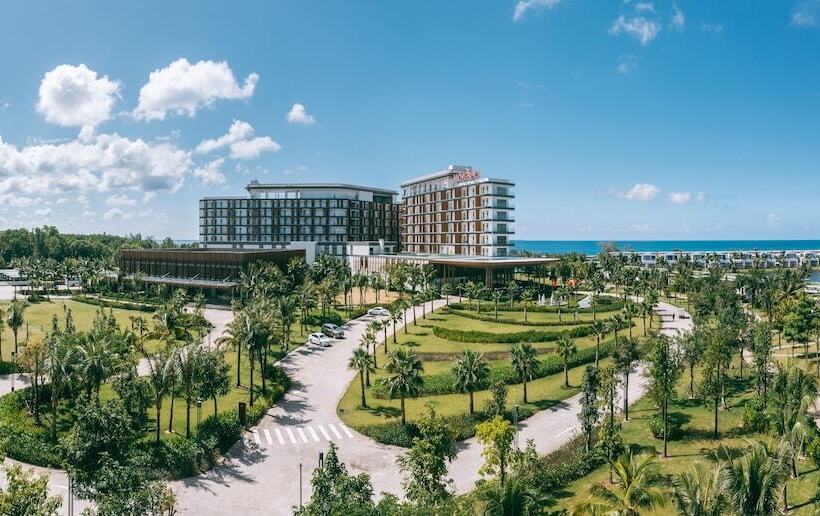 هتل Mövenpick Resort Waverly Phu Quoc