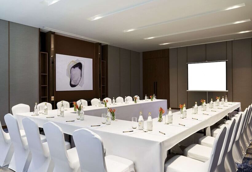 هتل Mövenpick Resort Waverly Phu Quoc