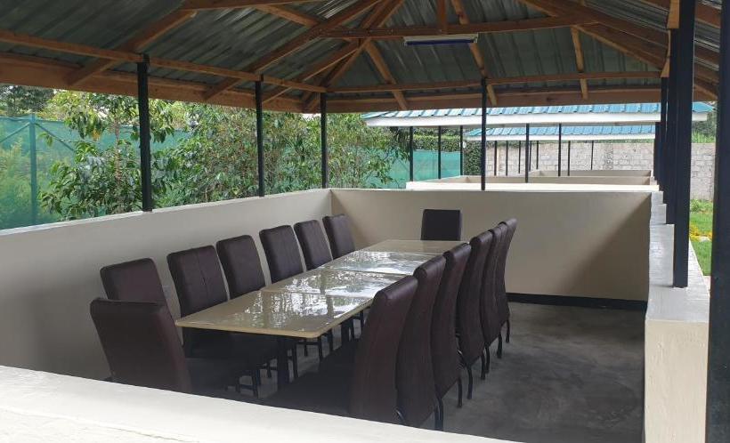 Отель Oakridge Gardens