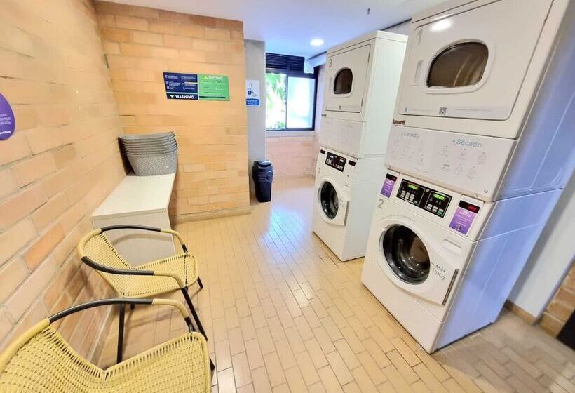 ホテル Origen Local Suites