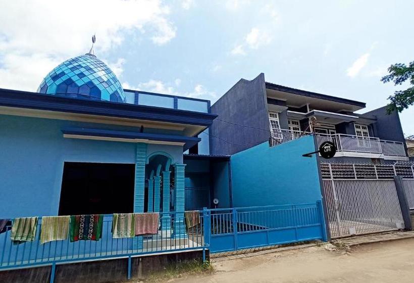 Отель Oyo 3183 Kost Putri Biru Siguragura