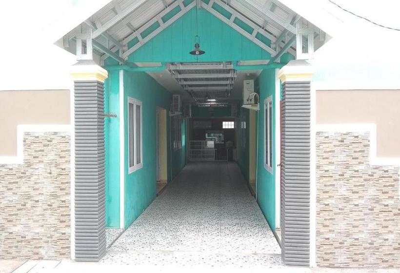 هتل Oyo 3348 Minimalis Homestay