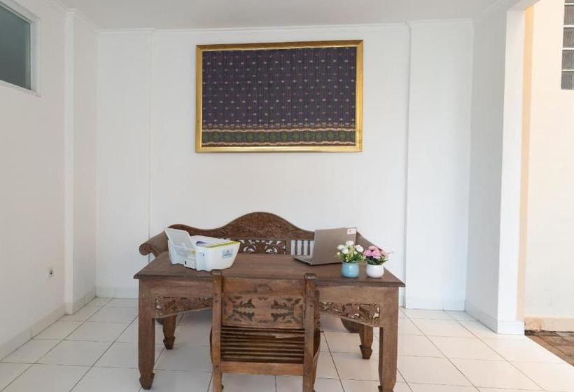 Отель Oyo 3427 Griya Wika