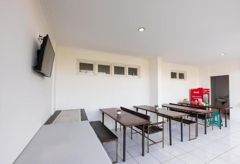 Отель Oyo 3427 Griya Wika