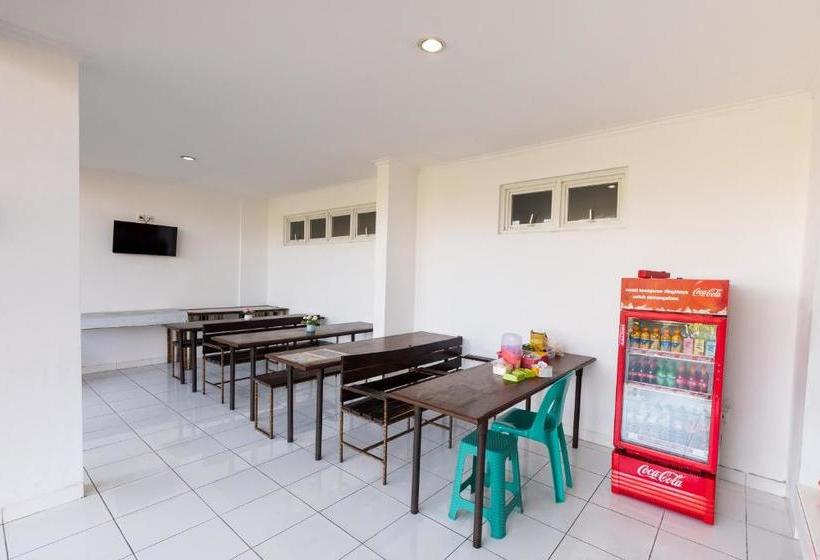 Отель Oyo 3427 Griya Wika